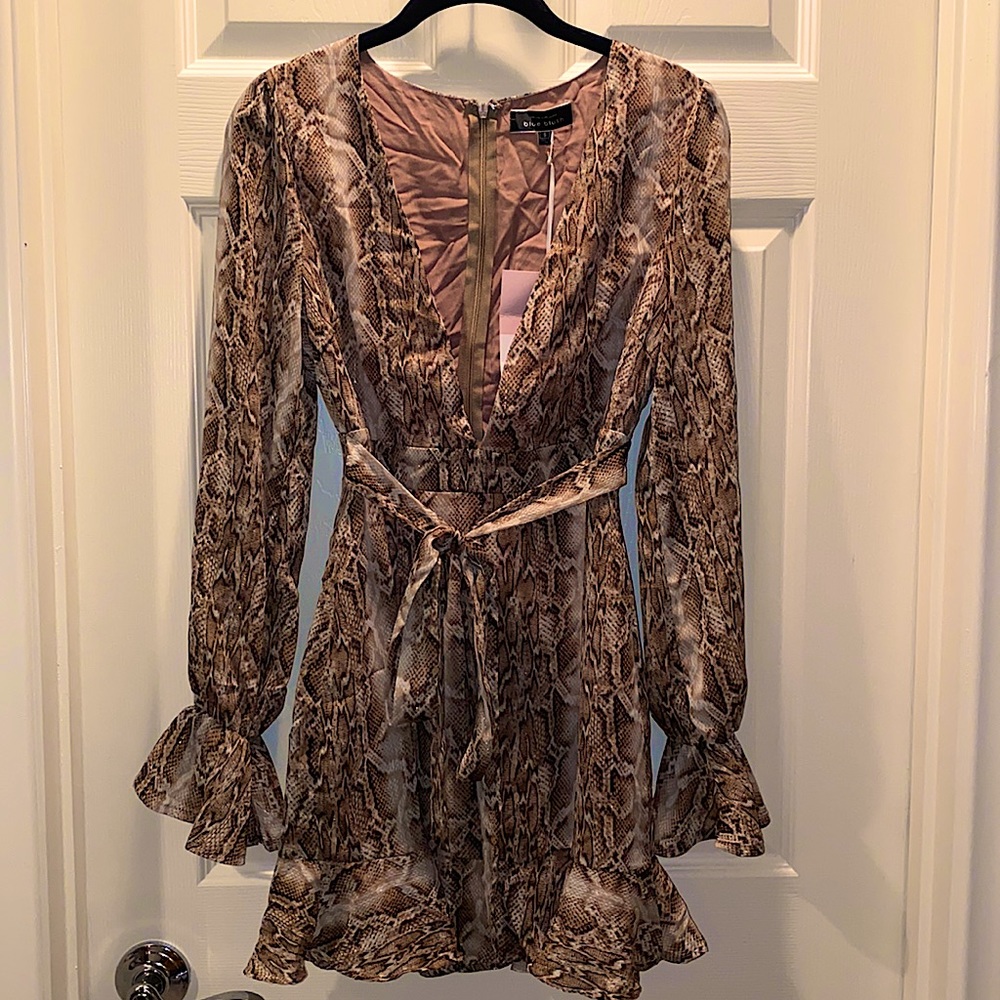 Super Cute Snake Print Dress with Neutral colors and a pop of shininess! Size S